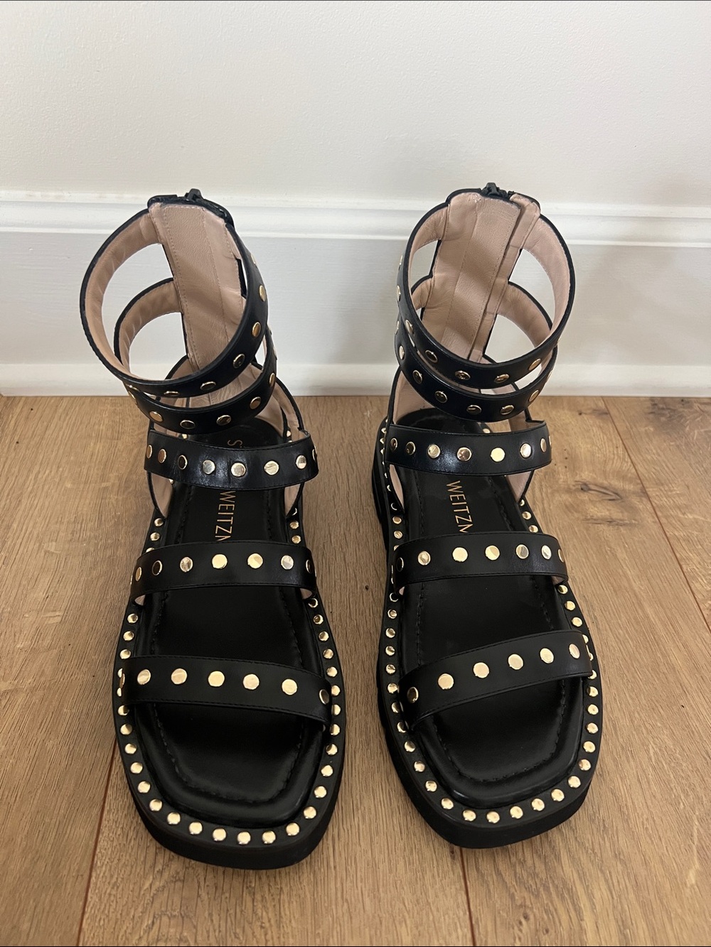 Stuart Weitzman Gala Lift Studs Sandals Black Leather Rhinestone Gladiator Sz 7